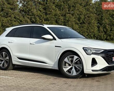 Білий Ауді Q8 e-tron, об'ємом двигуна 0 л та пробігом 10 тис. км за 52000 $, фото 5 на Automoto.ua