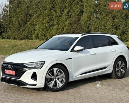 Білий Ауді Q8 e-tron, об'ємом двигуна 0 л та пробігом 10 тис. км за 52000 $, фото 3 на Automoto.ua