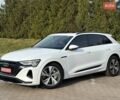 Білий Ауді Q8 e-tron, об'ємом двигуна 0 л та пробігом 10 тис. км за 52000 $, фото 3 на Automoto.ua