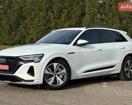 Білий Ауді Q8 e-tron, об'ємом двигуна 0 л та пробігом 10 тис. км за 52000 $, фото 2 на Automoto.ua