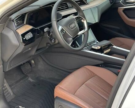 Білий Ауді Q8 e-tron, об'ємом двигуна 0 л та пробігом 10 тис. км за 52000 $, фото 11 на Automoto.ua
