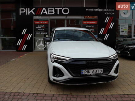 Белый Ауди Q8 e-tron, объемом двигателя 0 л и пробегом 23 тыс. км за 49900 $, фото 1 на Automoto.ua