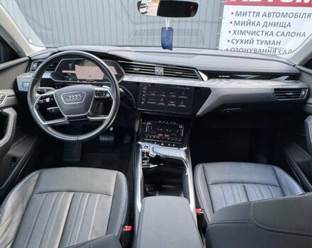 Ауді Q8 e-tron 2023 у Івано-Франківську на Automoto.ua Чорний Ауді Q8 e-tron, об'ємом двигуна 0 л та пробігом 26 тис. км за 49900 $, фото 12 на Automoto.ua