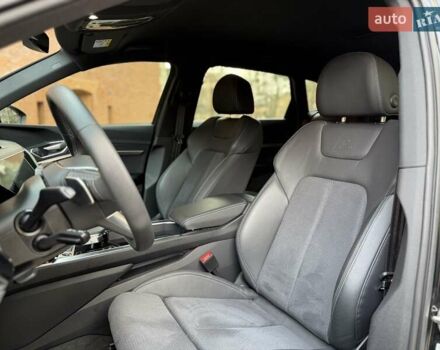 Чорний Ауді Q8 e-tron, об'ємом двигуна 0 л та пробігом 22 тис. км за 50999 $, фото 15 на Automoto.ua