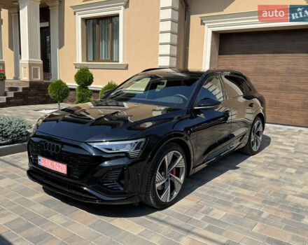 Черный Ауди Q8 e-tron, объемом двигателя 0 л и пробегом 31 тыс. км за 57900 $, фото 22 на Automoto.ua