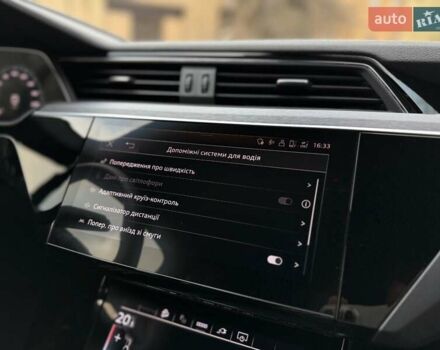 Чорний Ауді Q8 e-tron, об'ємом двигуна 0 л та пробігом 22 тис. км за 50999 $, фото 39 на Automoto.ua
