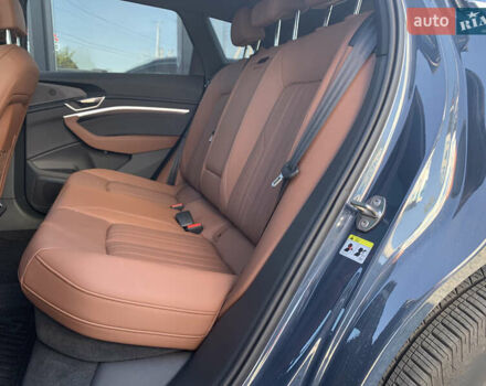 Чорний Ауді Q8 e-tron, об'ємом двигуна 0 л та пробігом 3 тис. км за 55000 $, фото 9 на Automoto.ua