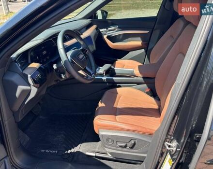 Черный Ауди Q8 e-tron, объемом двигателя 0 л и пробегом 13 тыс. км за 49000 $, фото 7 на Automoto.ua