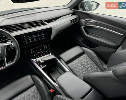 Ауді Q8 e-tron 2023 у Мукачеве на Automoto.ua Чорний Ауді Q8 e-tron, об'ємом двигуна 0 л та пробігом 38 тис. км за 64500 $, фото 49 на Automoto.ua