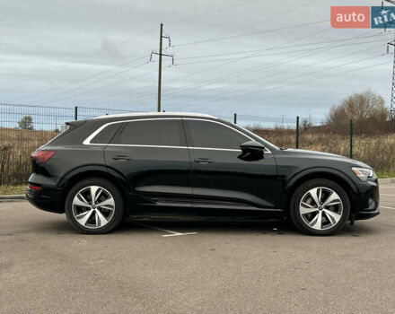 Чорний Ауді Q8 e-tron, об'ємом двигуна 0 л та пробігом 49 тис. км за 44200 $, фото 9 на Automoto.ua