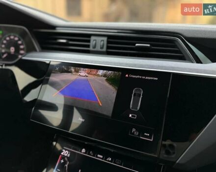 Черный Ауди Q8 e-tron, объемом двигателя 0 л и пробегом 33 тыс. км за 51115 $, фото 7 на Automoto.ua