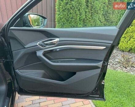 Черный Ауди Q8 e-tron, объемом двигателя 0 л и пробегом 20 тыс. км за 49999 $, фото 49 на Automoto.ua