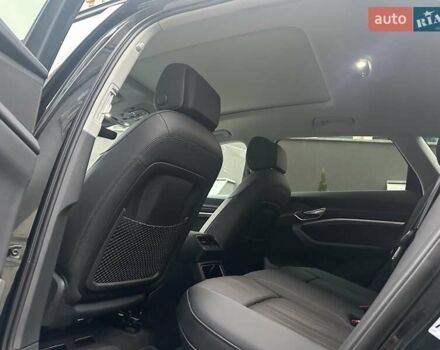 Черный Ауди Q8 e-tron, объемом двигателя 0 л и пробегом 27 тыс. км за 47900 $, фото 16 на Automoto.ua