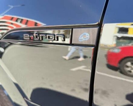 Черный Ауди Q8 e-tron, объемом двигателя 0 л и пробегом 4 тыс. км за 51800 $, фото 3 на Automoto.ua
