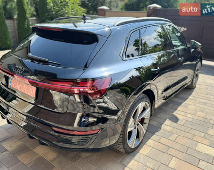 Черный Ауди Q8 e-tron, объемом двигателя 0 л и пробегом 31 тыс. км за 57900 $, фото 8 на Automoto.ua