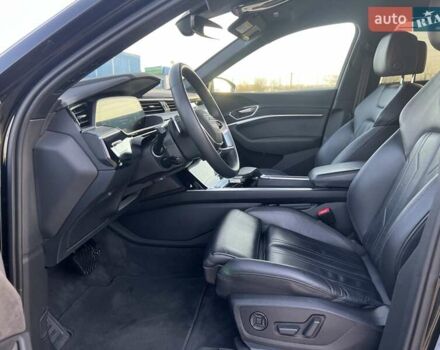 Черный Ауди Q8 e-tron, объемом двигателя 0 л и пробегом 35 тыс. км за 52950 $, фото 31 на Automoto.ua