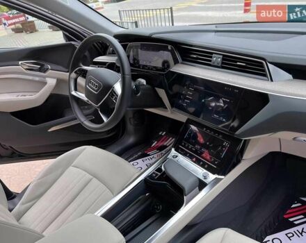 Чорний Ауді Q8 e-tron, об'ємом двигуна 0 л та пробігом 1 тис. км за 69900 $, фото 47 на Automoto.ua