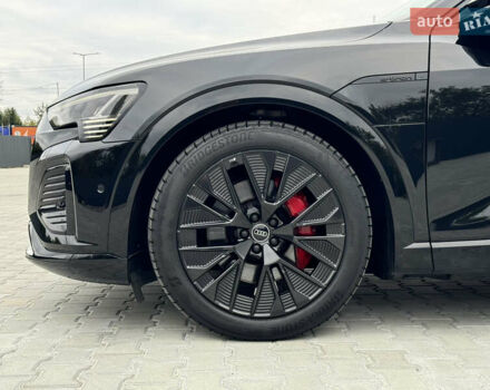 Ауді Q8 e-tron 2023 у Мукачеве на Automoto.ua Чорний Ауді Q8 e-tron, об'ємом двигуна 0 л та пробігом 38 тис. км за 64500 $, фото 6 на Automoto.ua