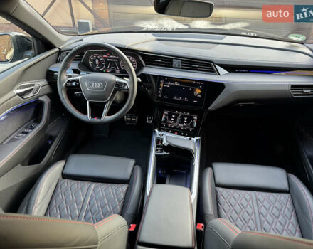 Черный Ауди Q8 e-tron, объемом двигателя 0 л и пробегом 31 тыс. км за 57900 $, фото 110 на Automoto.ua