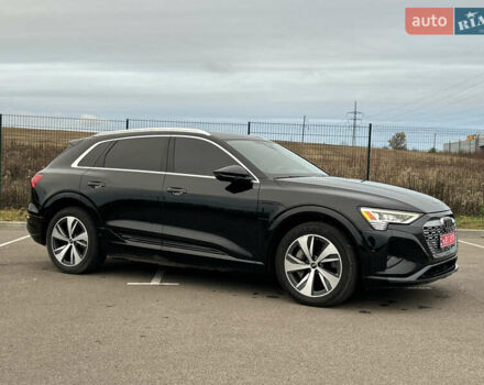 Чорний Ауді Q8 e-tron, об'ємом двигуна 0 л та пробігом 49 тис. км за 44200 $, фото 10 на Automoto.ua