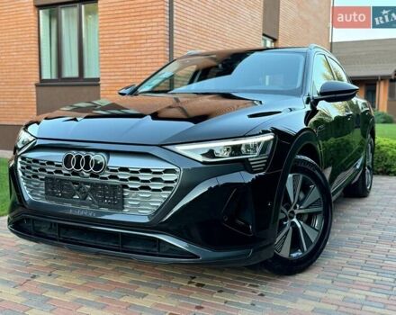 Черный Ауди Q8 e-tron, объемом двигателя 0 л и пробегом 20 тыс. км за 49999 $, фото 1 на Automoto.ua