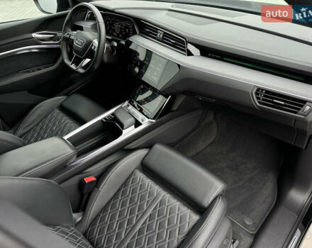 Ауді Q8 e-tron 2023 у Мукачеве на Automoto.ua Чорний Ауді Q8 e-tron, об'ємом двигуна 0 л та пробігом 38 тис. км за 64500 $, фото 27 на Automoto.ua