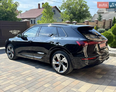 Черный Ауди Q8 e-tron, объемом двигателя 0 л и пробегом 31 тыс. км за 57900 $, фото 3 на Automoto.ua