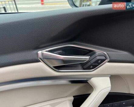 Чорний Ауді Q8 e-tron, об'ємом двигуна 0 л та пробігом 1 тис. км за 69900 $, фото 14 на Automoto.ua