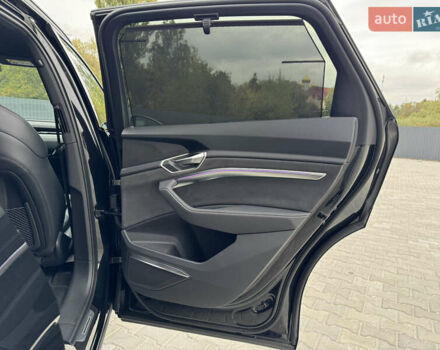 Ауді Q8 e-tron 2023 у Мукачеве на Automoto.ua Чорний Ауді Q8 e-tron, об'ємом двигуна 0 л та пробігом 38 тис. км за 64500 $, фото 30 на Automoto.ua