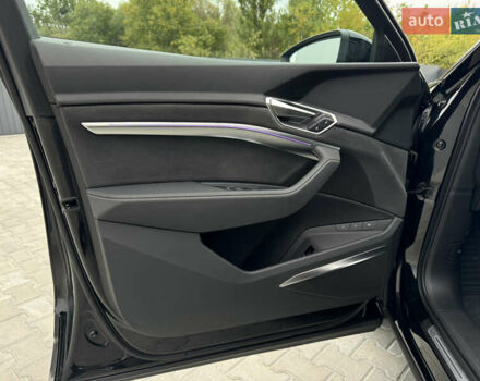 Ауді Q8 e-tron 2023 у Мукачеве на Automoto.ua Чорний Ауді Q8 e-tron, об'ємом двигуна 0 л та пробігом 38 тис. км за 64500 $, фото 32 на Automoto.ua