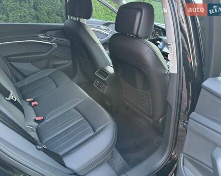 Черный Ауди Q8 e-tron, объемом двигателя 0 л и пробегом 20 тыс. км за 49999 $, фото 50 на Automoto.ua