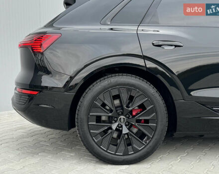 Ауді Q8 e-tron 2023 у Мукачеве на Automoto.ua Чорний Ауді Q8 e-tron, об'ємом двигуна 0 л та пробігом 38 тис. км за 64500 $, фото 19 на Automoto.ua
