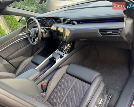Черный Ауди Q8 e-tron, объемом двигателя 0 л и пробегом 31 тыс. км за 57900 $, фото 114 на Automoto.ua