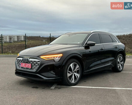 Чорний Ауді Q8 e-tron, об'ємом двигуна 0 л та пробігом 49 тис. км за 44200 $, фото 2 на Automoto.ua