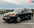 Чорний Ауді Q8 e-tron, об'ємом двигуна 0 л та пробігом 49 тис. км за 44200 $, фото 2 на Automoto.ua
