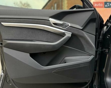 Чорний Ауді Q8 e-tron, об'ємом двигуна 0 л та пробігом 22 тис. км за 50999 $, фото 44 на Automoto.ua