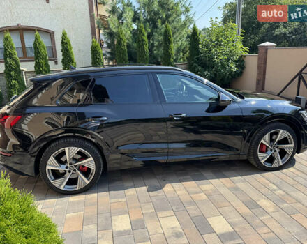 Черный Ауди Q8 e-tron, объемом двигателя 0 л и пробегом 31 тыс. км за 57900 $, фото 30 на Automoto.ua