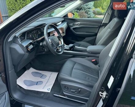 Черный Ауди Q8 e-tron, объемом двигателя 0 л и пробегом 20 тыс. км за 49999 $, фото 24 на Automoto.ua