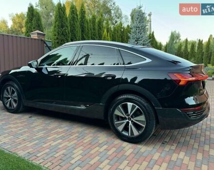 Черный Ауди Q8 e-tron, объемом двигателя 0 л и пробегом 20 тыс. км за 49999 $, фото 16 на Automoto.ua