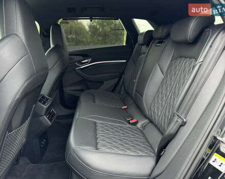 Ауді Q8 e-tron 2023 у Мукачеве на Automoto.ua Чорний Ауді Q8 e-tron, об'ємом двигуна 0 л та пробігом 38 тис. км за 64500 $, фото 23 на Automoto.ua