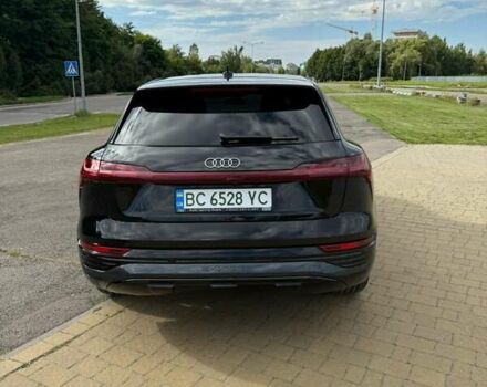 Черный Ауди Q8 e-tron, объемом двигателя 0 л и пробегом 33 тыс. км за 51115 $, фото 5 на Automoto.ua
