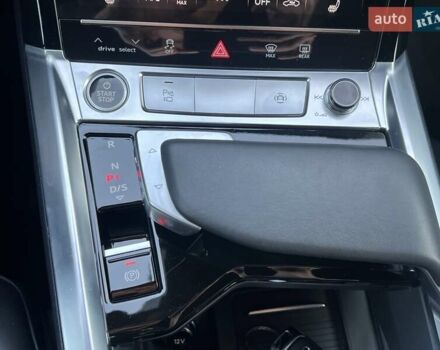 Черный Ауди Q8 e-tron, объемом двигателя 0 л и пробегом 35 тыс. км за 52950 $, фото 48 на Automoto.ua