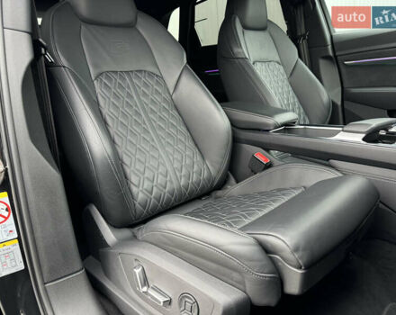 Ауді Q8 e-tron 2023 у Мукачеве на Automoto.ua Чорний Ауді Q8 e-tron, об'ємом двигуна 0 л та пробігом 38 тис. км за 64500 $, фото 44 на Automoto.ua