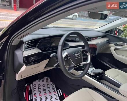 Чорний Ауді Q8 e-tron, об'ємом двигуна 0 л та пробігом 1 тис. км за 69900 $, фото 18 на Automoto.ua