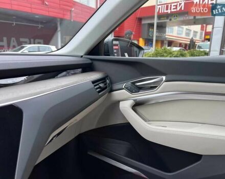 Чорний Ауді Q8 e-tron, об'ємом двигуна 0 л та пробігом 1 тис. км за 69900 $, фото 32 на Automoto.ua
