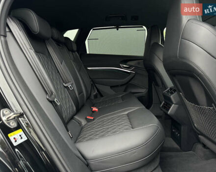 Ауді Q8 e-tron 2023 у Мукачеве на Automoto.ua Чорний Ауді Q8 e-tron, об'ємом двигуна 0 л та пробігом 38 тис. км за 64500 $, фото 25 на Automoto.ua