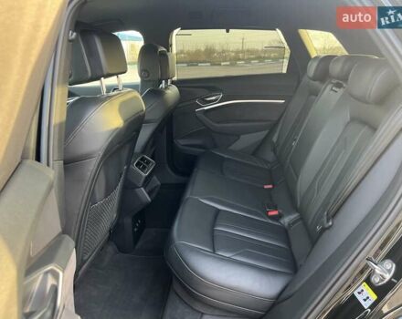 Черный Ауди Q8 e-tron, объемом двигателя 0 л и пробегом 35 тыс. км за 52950 $, фото 52 на Automoto.ua