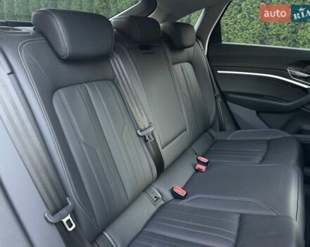 Черный Ауди Q8 e-tron, объемом двигателя 0 л и пробегом 20 тыс. км за 49999 $, фото 52 на Automoto.ua
