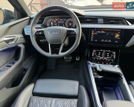 Черный Ауди Q8 e-tron, объемом двигателя 0 л и пробегом 31 тыс. км за 57900 $, фото 111 на Automoto.ua