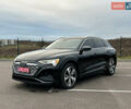Чорний Ауді Q8 e-tron, об'ємом двигуна 0 л та пробігом 49 тис. км за 44200 $, фото 1 на Automoto.ua